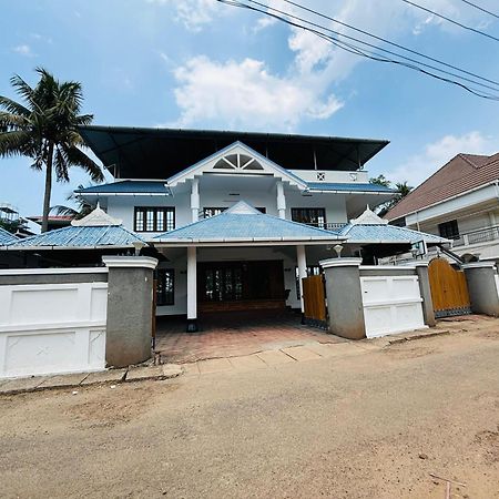 Isha Residency Hotell Kochi Eksteriør bilde